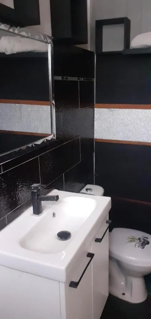 Capsule hotel River Side Hotel Roseau