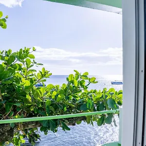 2* Hotel Ocean's Edge Restaurant & Bar